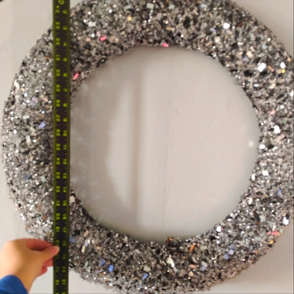 Pier One Silver Ice Woven Holiday Wreath 22" fine detailed ice crystals - Picture 10 of 12
